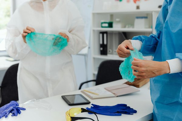 Solutions d'accès en hauteur industriel : sécurité et efficacité en milieux professionnels